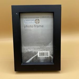 MODERN HOME 4” x 6” Photo Frame